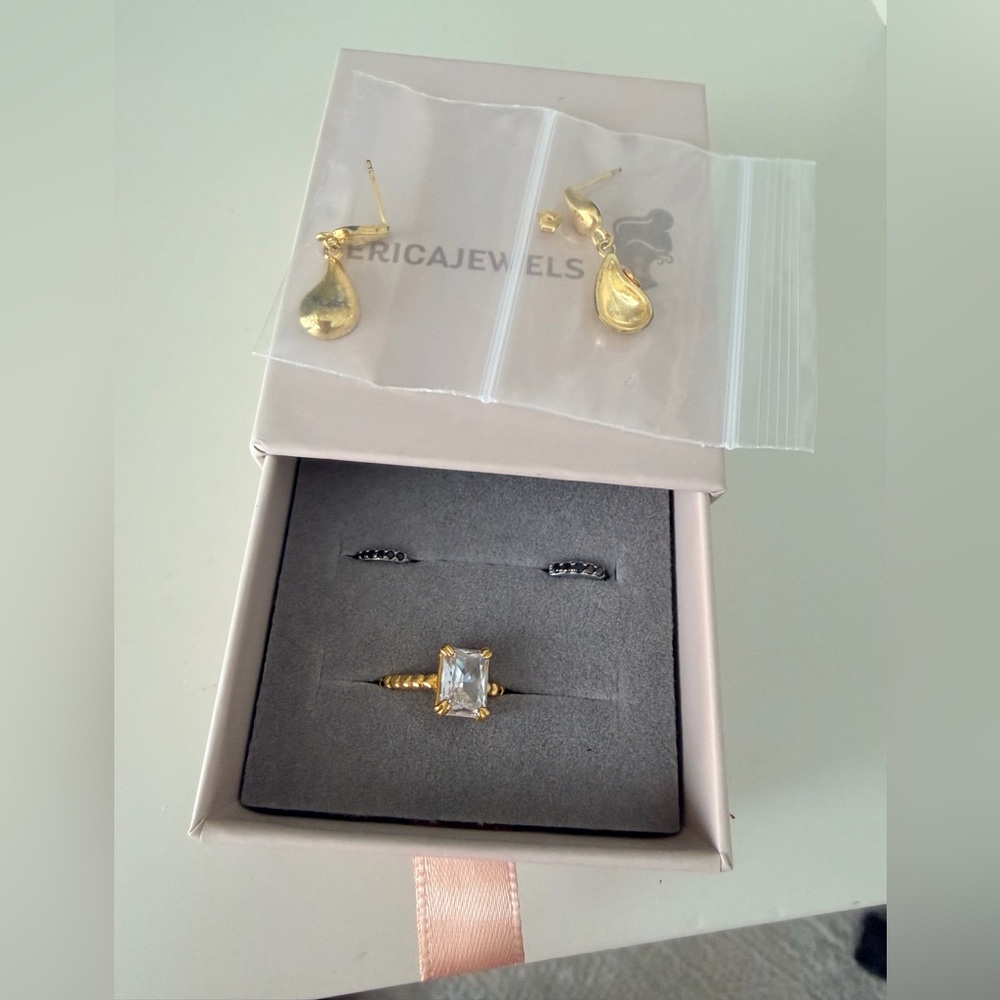ERICA JEWELS Women’s Jewelry GIFT SET 2 Earrings + 1 Ring Brand New With Box